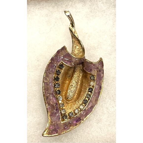 * RARE* Amethyst Crystals and Rhinestone Gold Tone Cala Lily Brooch, unsigned - Picture 2 of 6